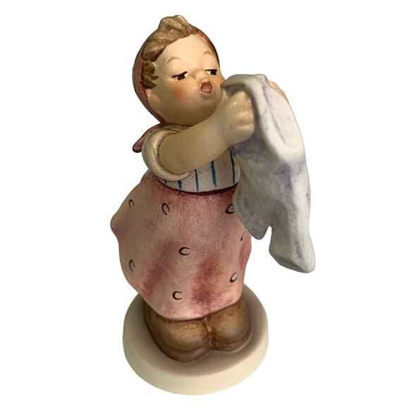 Vintage 1987 Hummel Goebel #283 Clothes Washing Day Collectible Ceramic Figurine - Picture 1 of 6